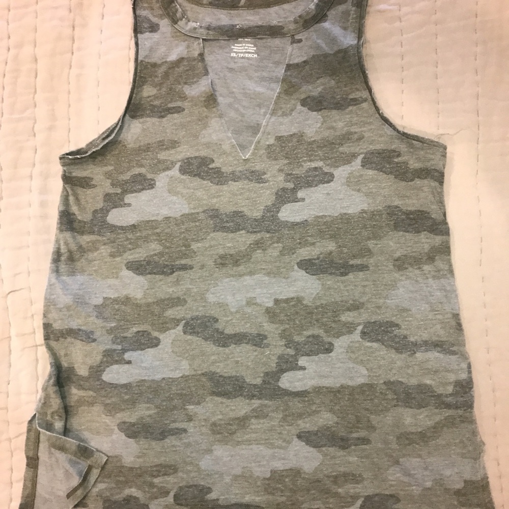 American Eagle Camo Top size XS